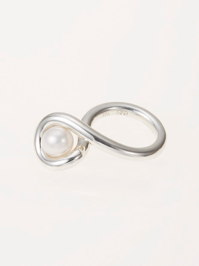 CONTOURS CROSSED PEARL DIAMOND RING
