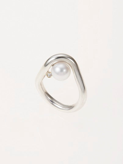 CONTOURS PEARL DIAMOND RING