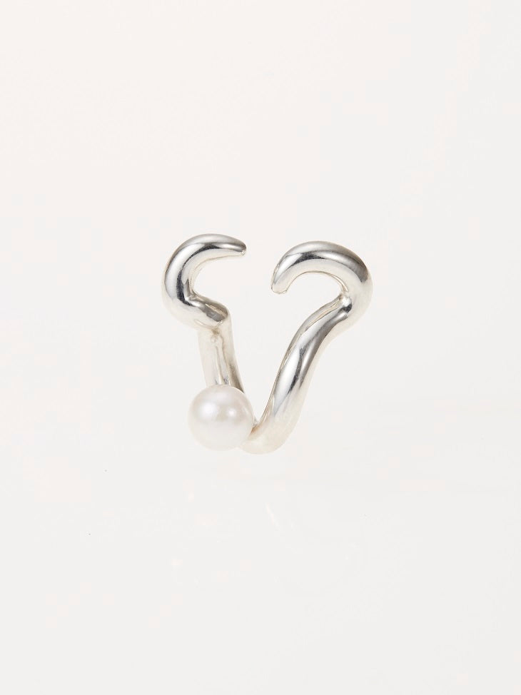 CONTOURS PEARL EAR CUFF