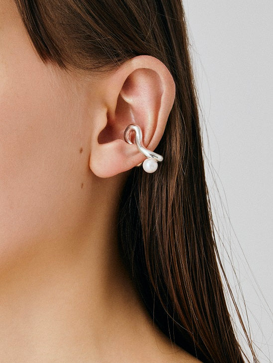 CONTOURS PEARL EAR CUFF