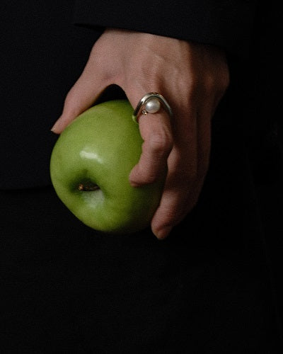 CONTOURS PEARL DIAMOND RING