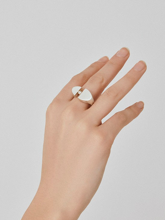 ARCH DIAMOND SIGNET RING