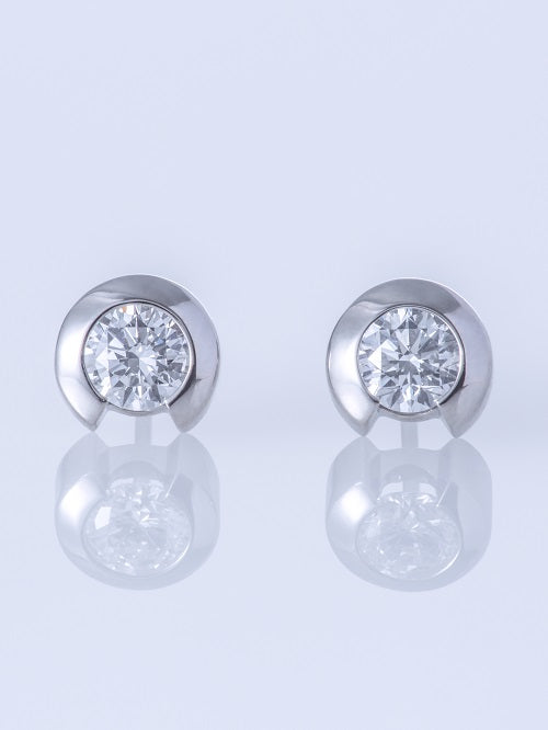ベゼル K18YG 0.3CT ピアス