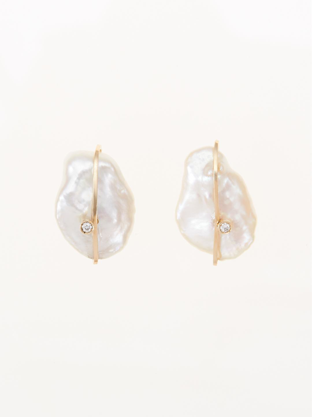 PETALS PEARL PIERCED EARRINGS