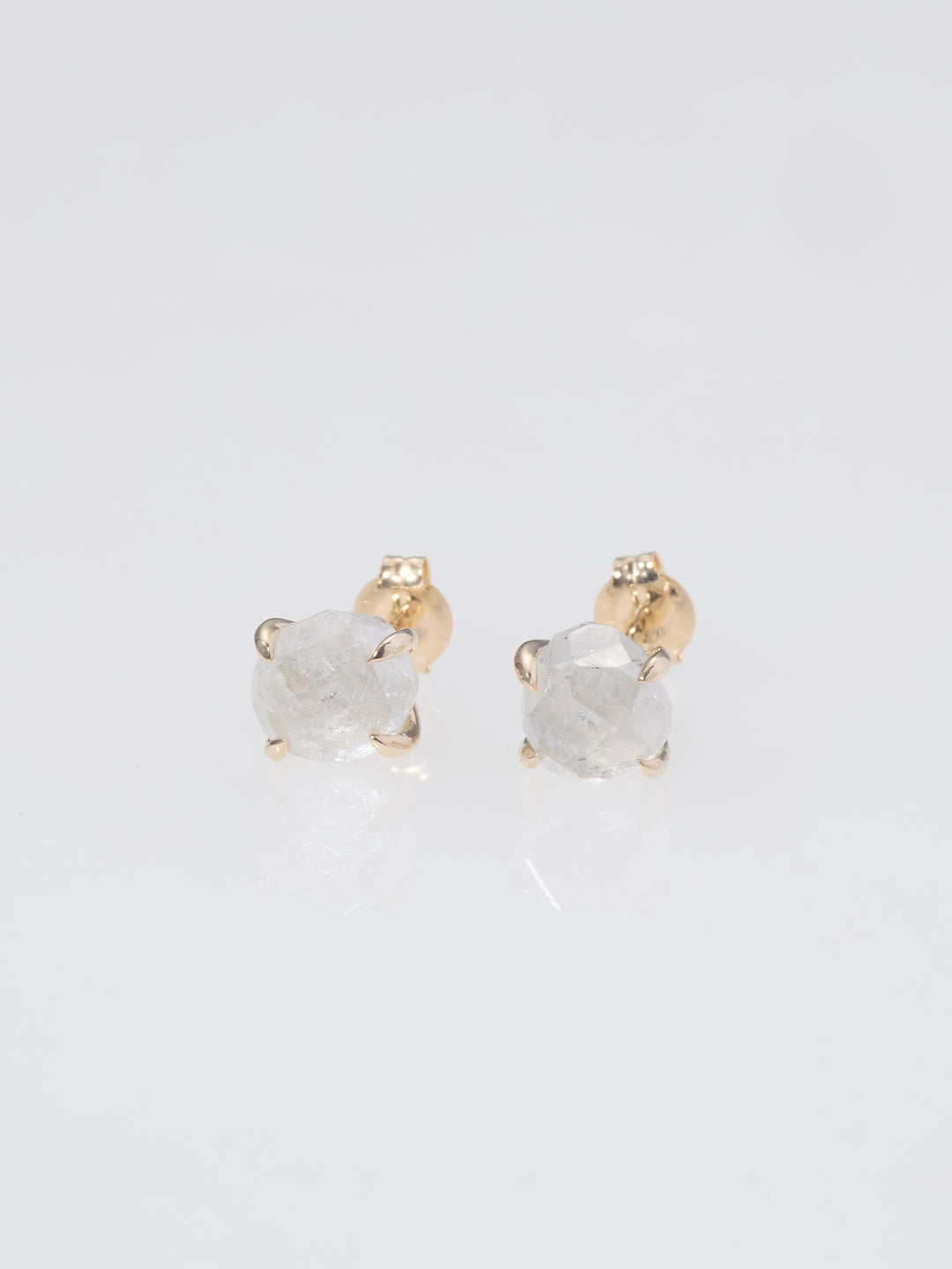 GENSEKI 1CT 10KYG PIERCED EARRINGS