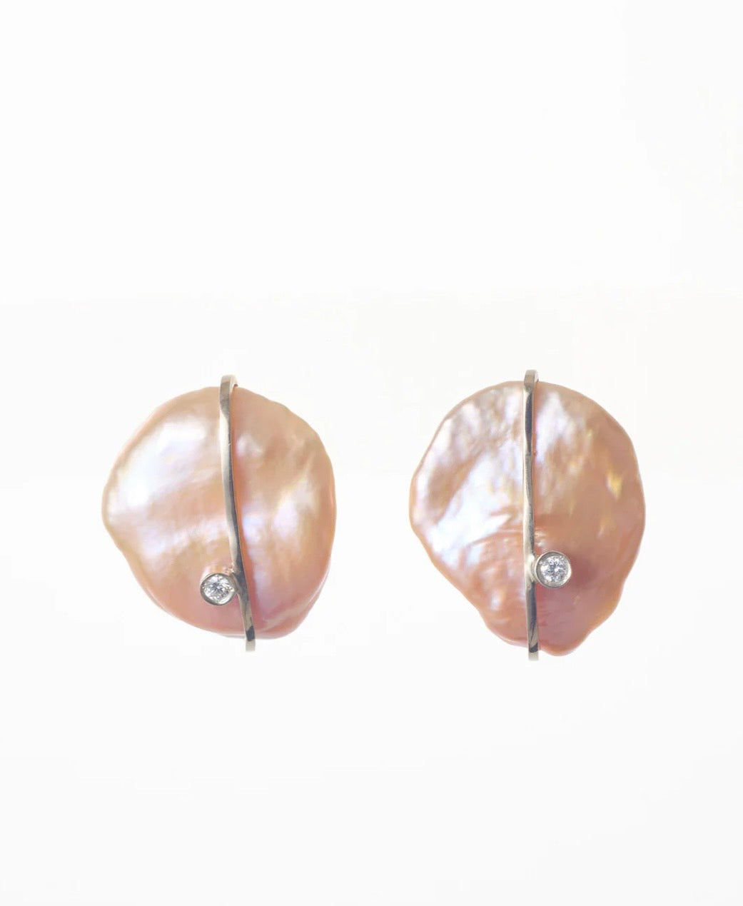 PETALS PEARL PIERCED EARRINGS ORANGE