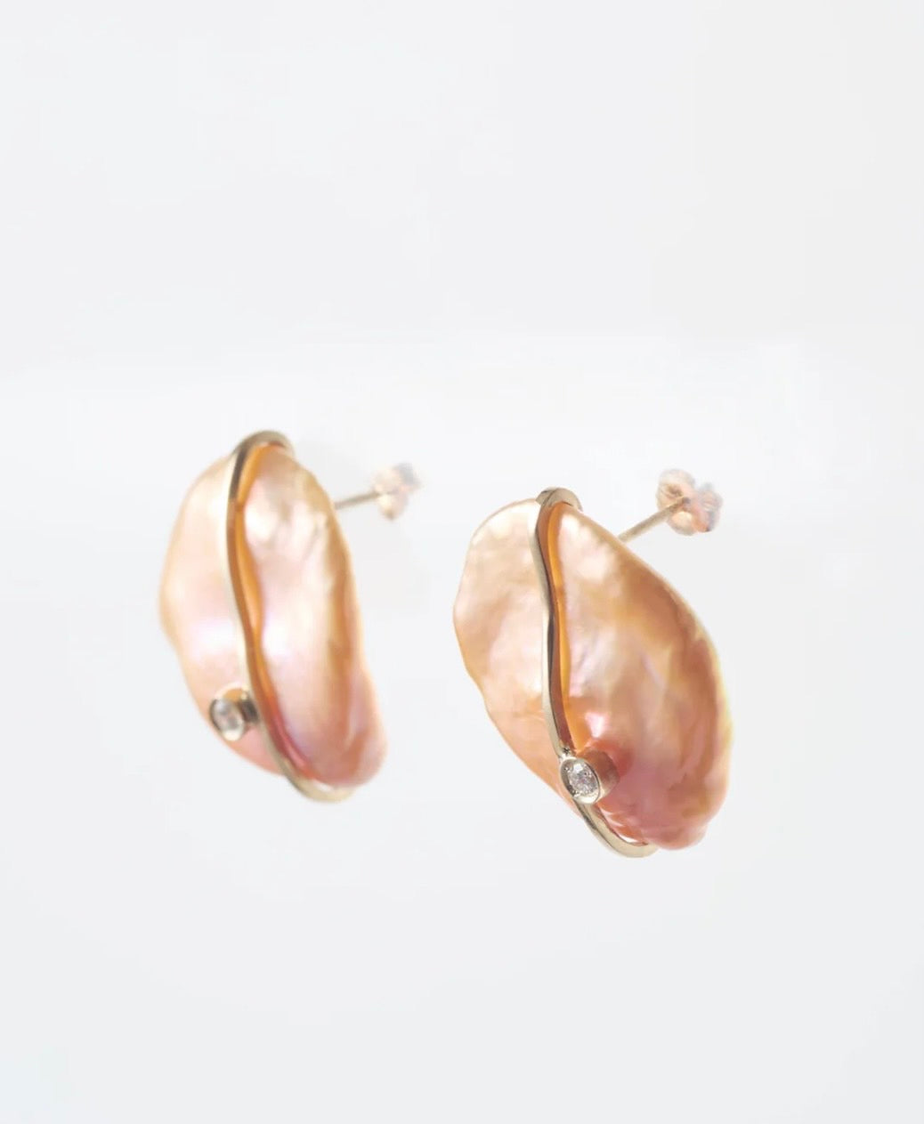 PETALS PEARL PIERCED EARRINGS ORANGE