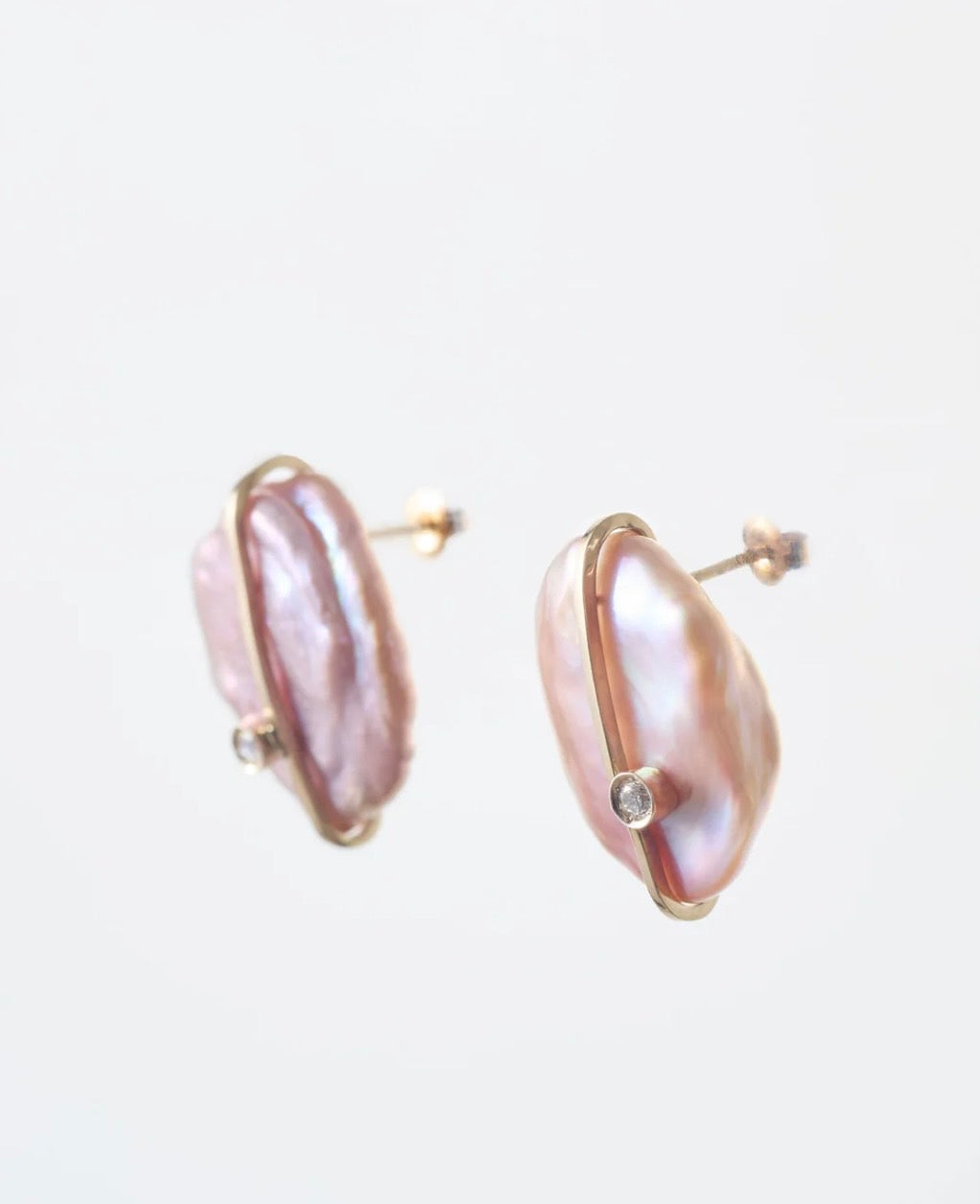 PETALS PEARL PIERCED EARRINGS PURPLE