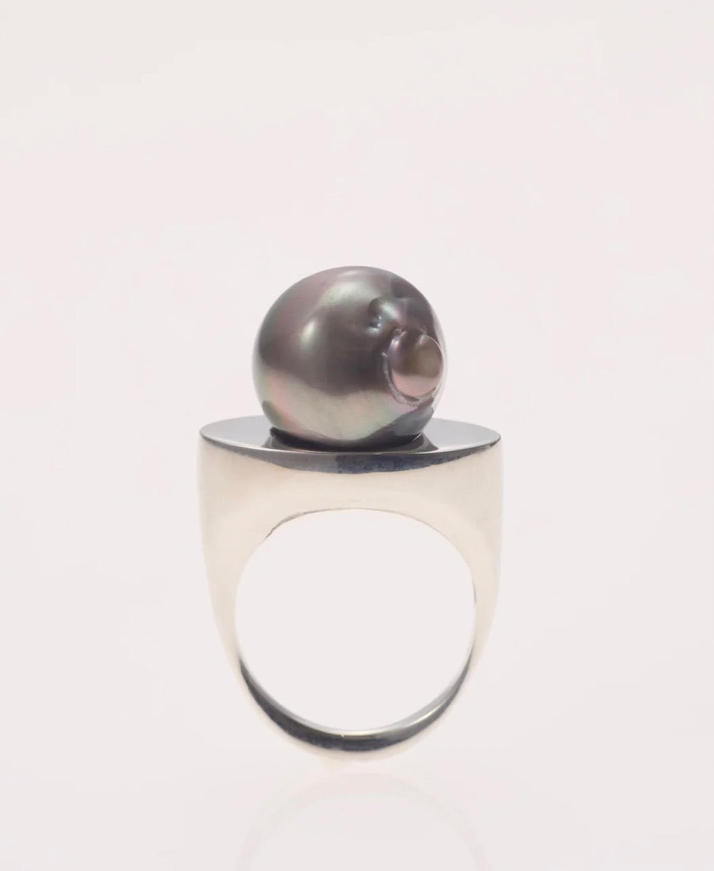 ARCH BAROQUE PEARL SIGNET RING BL