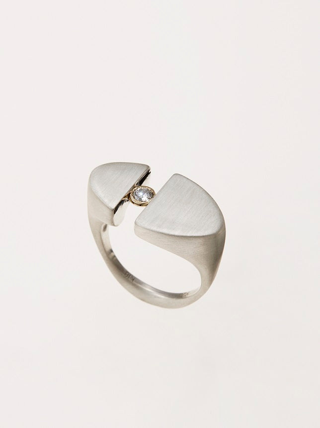 ARCH DIAMOND SIGNET RING