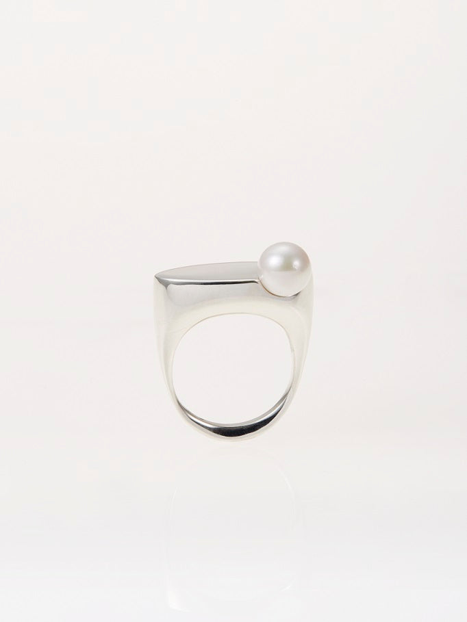 ARCH PEARL SIGNET RING