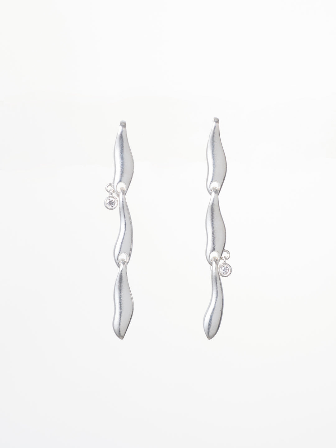FLOW SV925 ASYMMETRY PIERCED EARRINGS