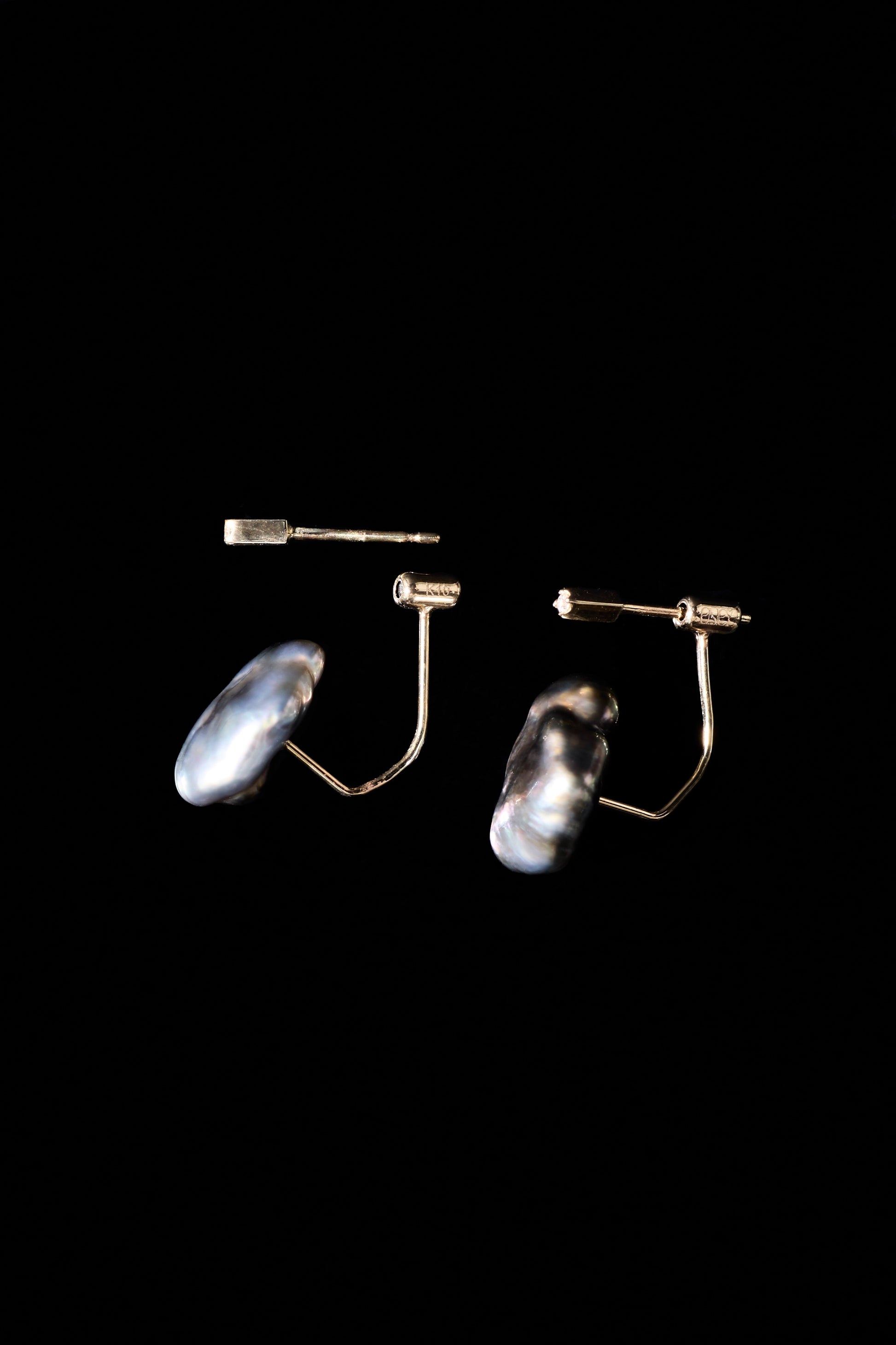 KESHI PEARL 10KYG STUD PIERCED EARRINGS / BLACK