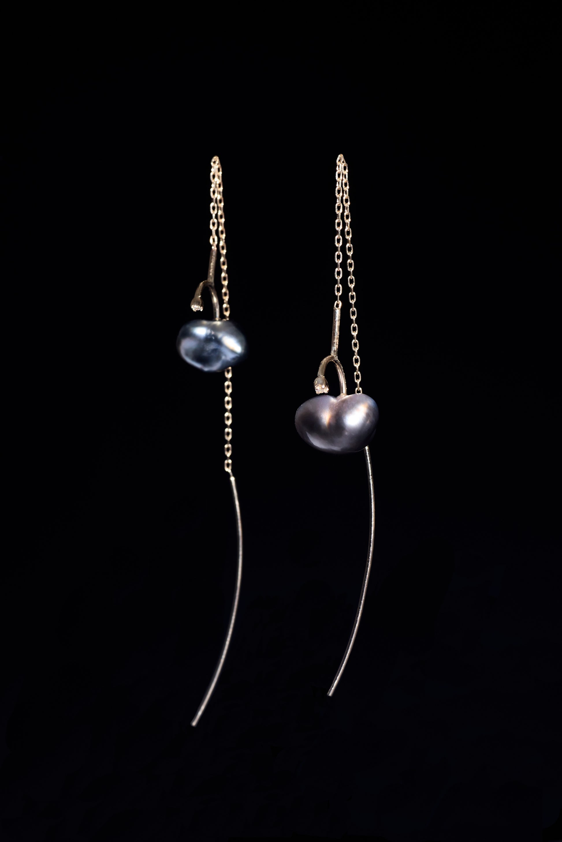KESHI PEARL 10KYG CHAIN PIERCED EARRINGS / BLACK