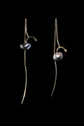KESHI PEARL 10KYG CHAIN PIERCED EARRINGS / BLACK