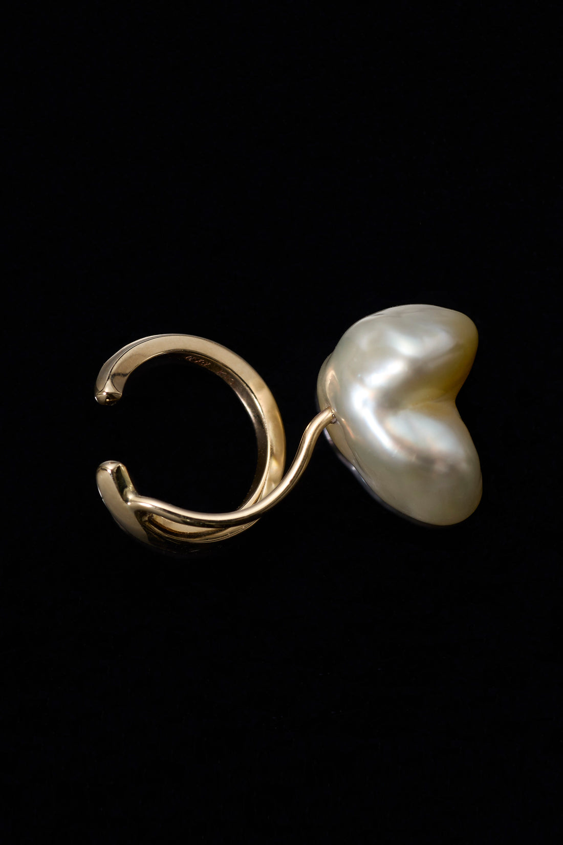 KESHI PEARL 10KYG EAR CUFF / WHITE