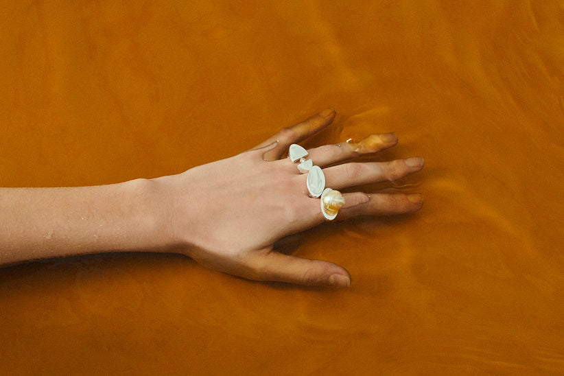 ARCH DIAMOND SIGNET RING