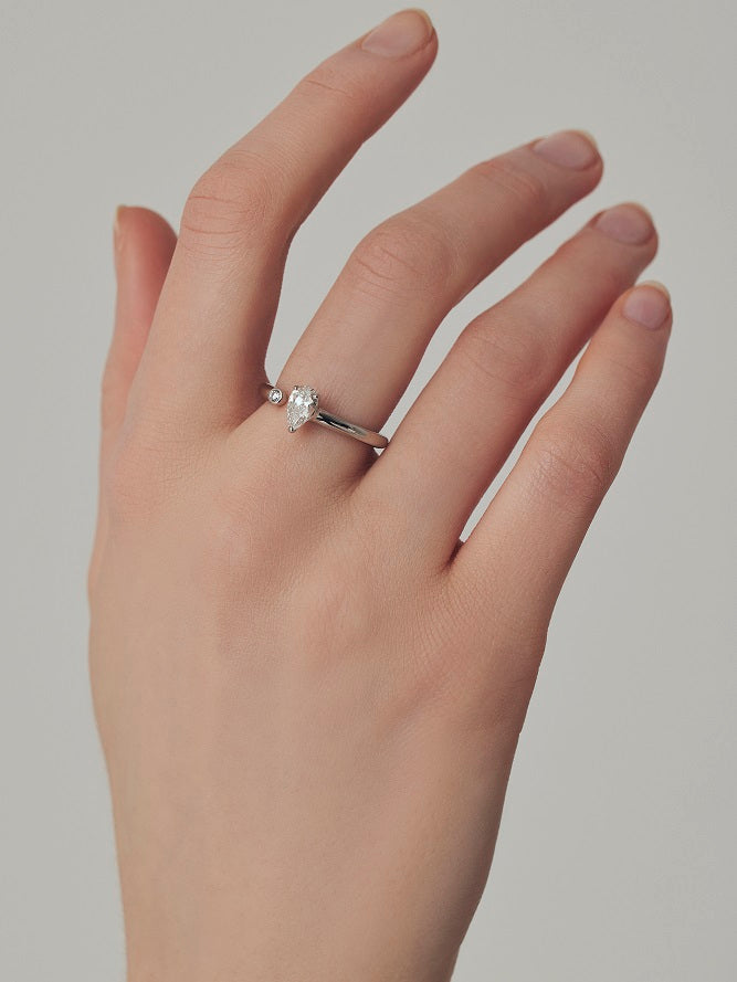 TWO PT900 PEAR/MELEE RING