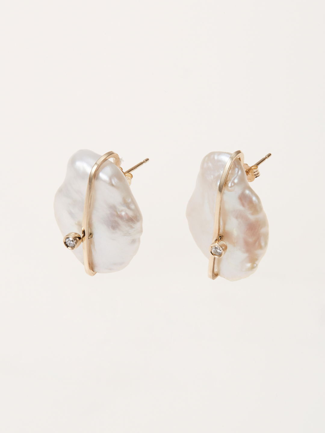 PETALS PEARL PIERCED EARRINGS