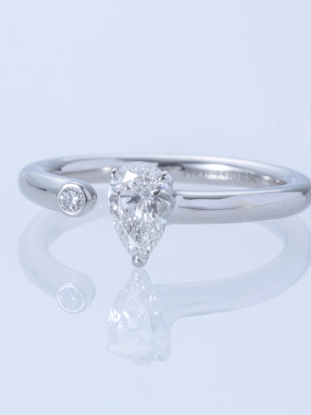 TWO PT900 PEAR/MELEE RING