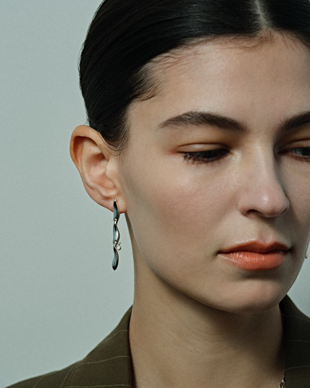 FLOW SV925 ASYMMETRY PIERCED EARRINGS