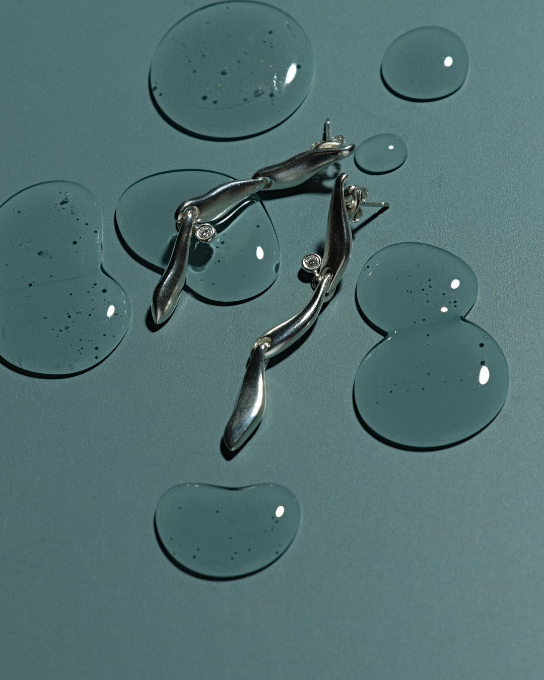 FLOW SV925 ASYMMETRY PIERCED EARRINGS