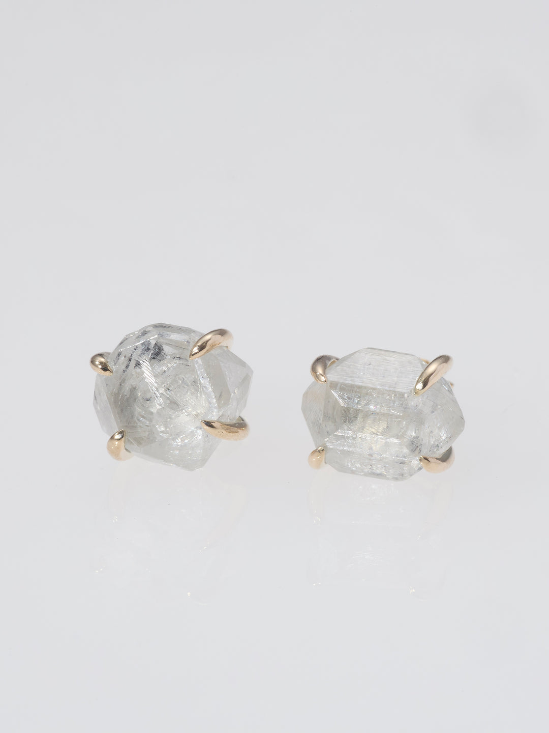 GENSEKI 4CT 10KYG PIERCED EARRINGS