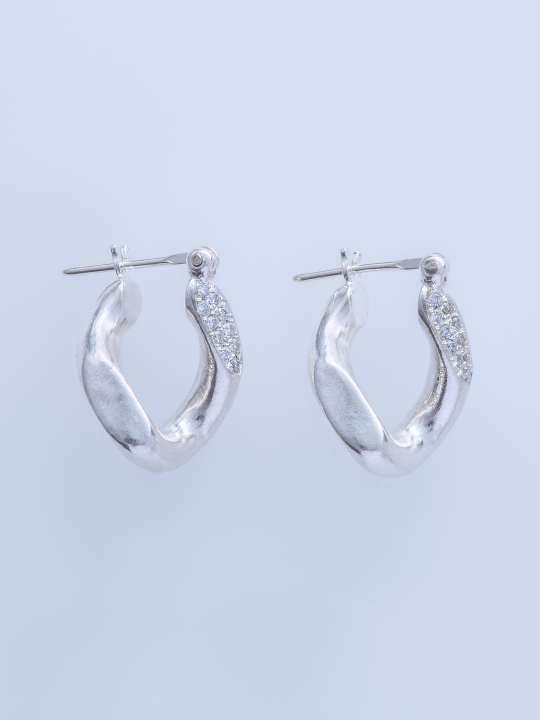 KIHEI MELEE DIAMOND PIERCED EARRINGS