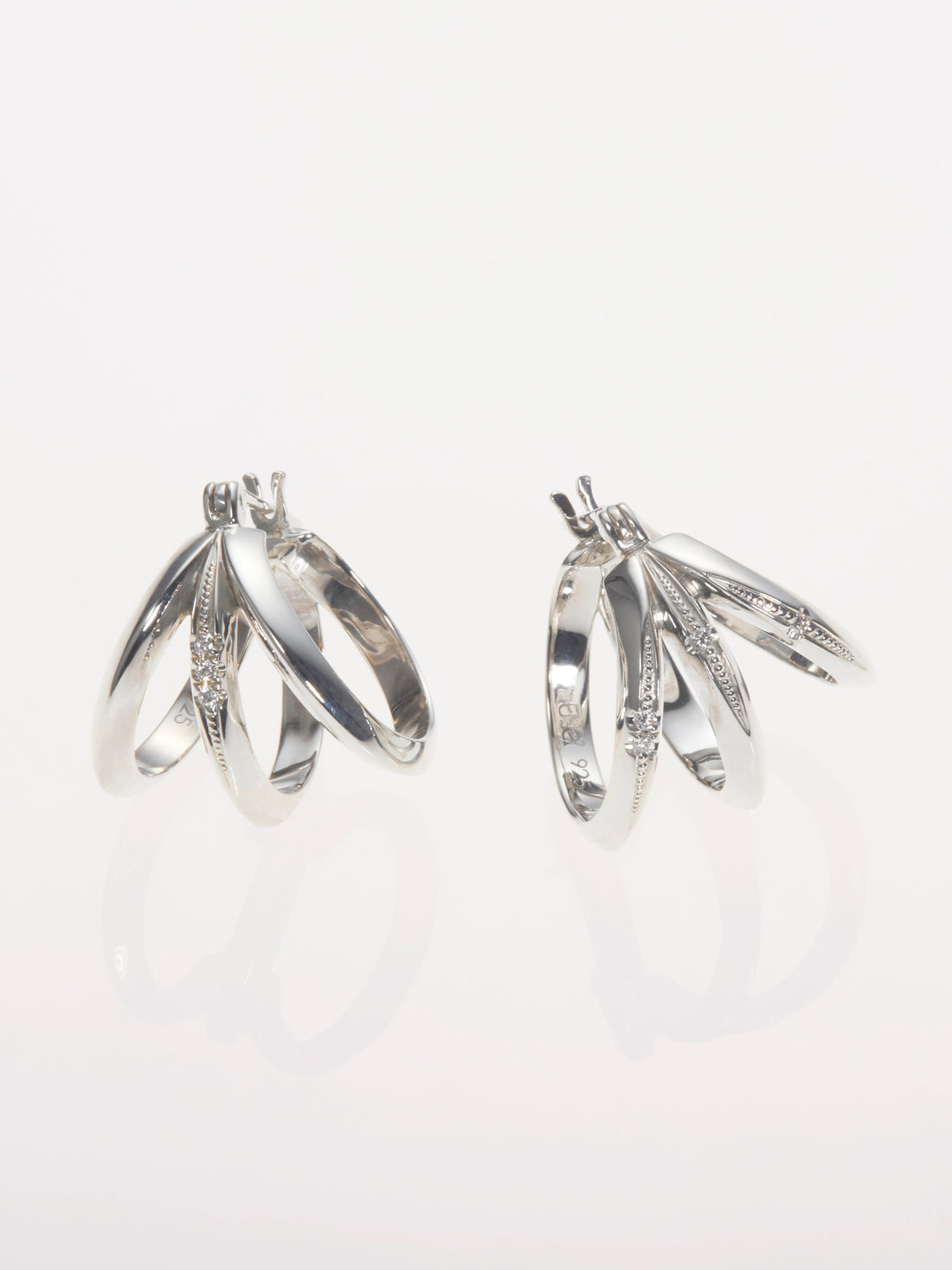MEBUKI PIERCED EARRINGS