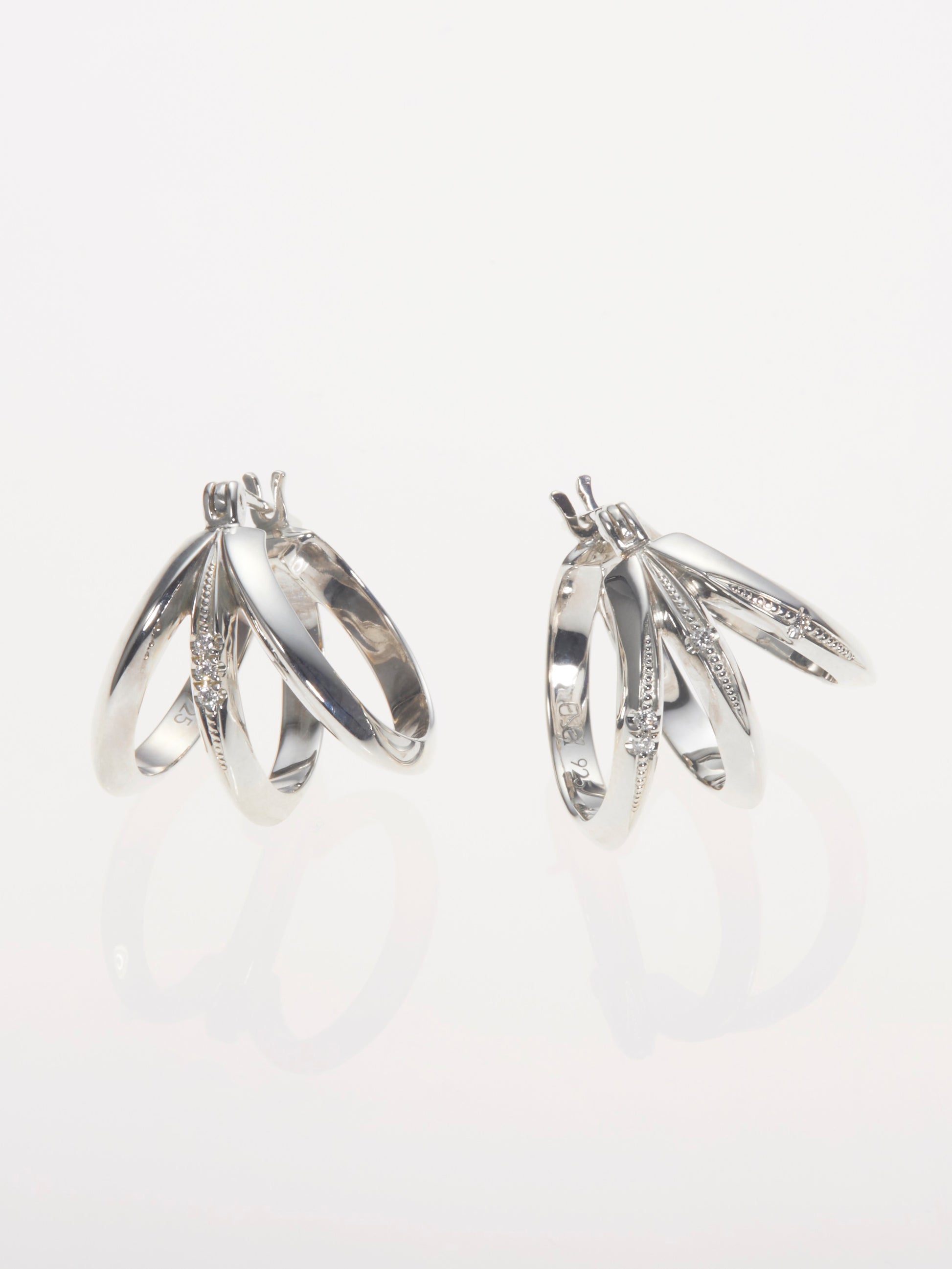 MEBUKI PIERCED EARRINGS