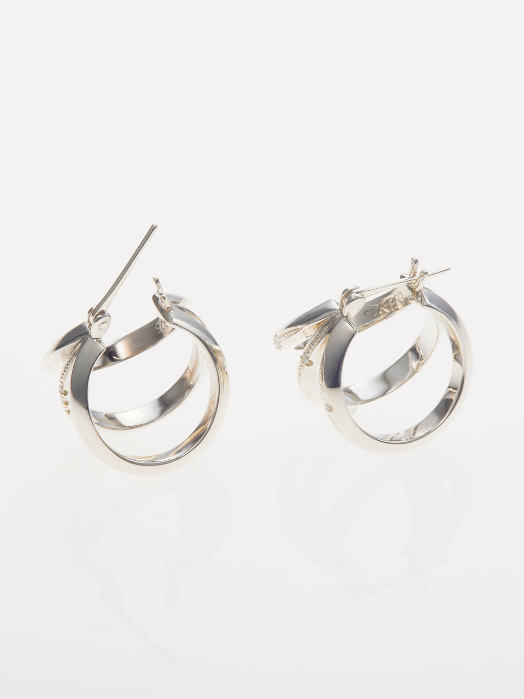 MEBUKI PIERCED EARRINGS