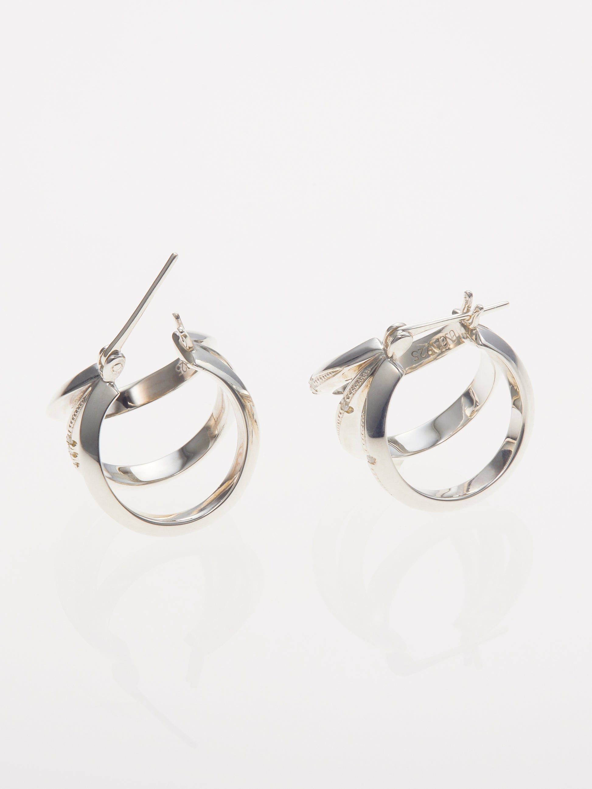 MEBUKI PIERCED EARRINGS