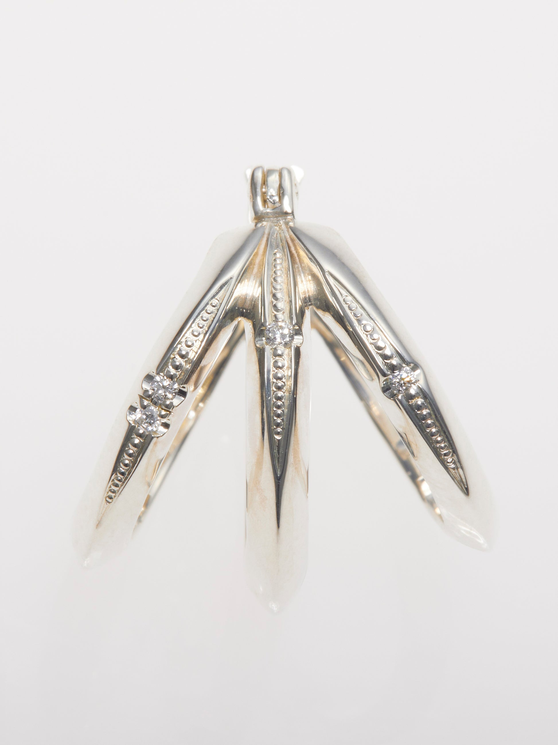 MEBUKI PIERCED EARRINGS