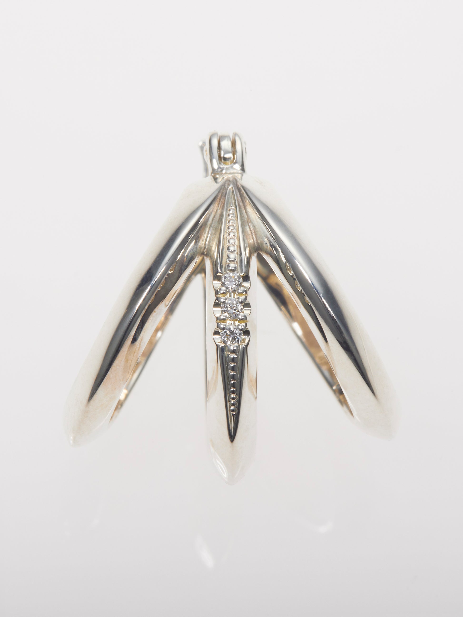 MEBUKI PIERCED EARRINGS