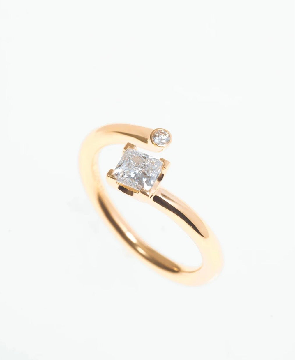 TWO K18YG PRINCESS/MELEE RING